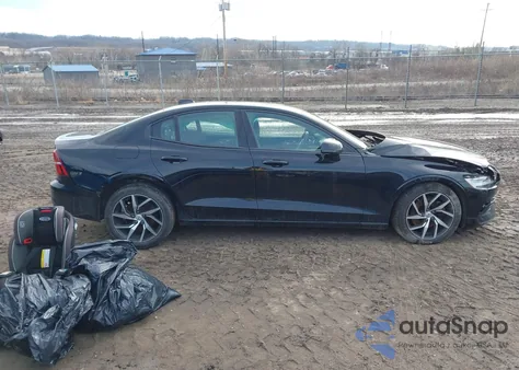 2020 Volvo S60 T5 Momentum z USA, uszkodzony, nr VIN 7JR102FK9LG044679